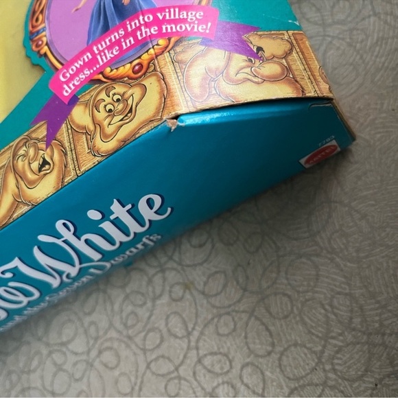 Walt Disney's Snow White Doll - Picture 3 of 13